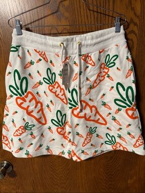 Men's White Carrot-Print Athletic Shorts
